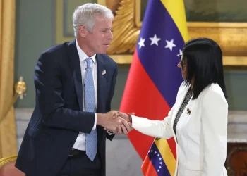 Los nuevos acuerdos contemplan cambios en las condiciones fiscales, comerciales y legales de las operaciones petroleras.