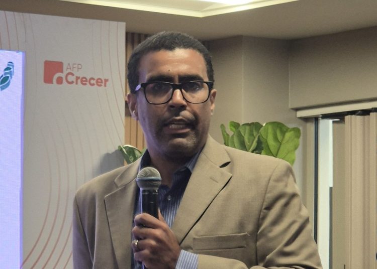 Raúl Hernández Báez destaca importancia de la diversificación de la inversión.