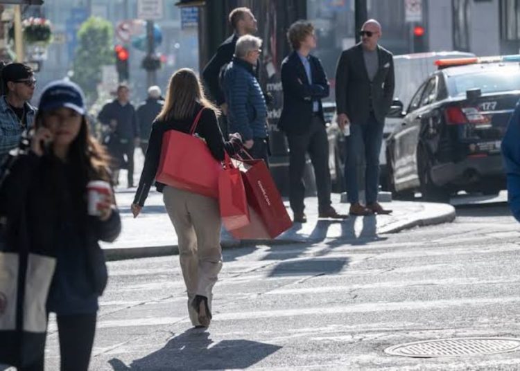 Fed advierte efectos que está teniendo la IA sobre la demanda laboral.