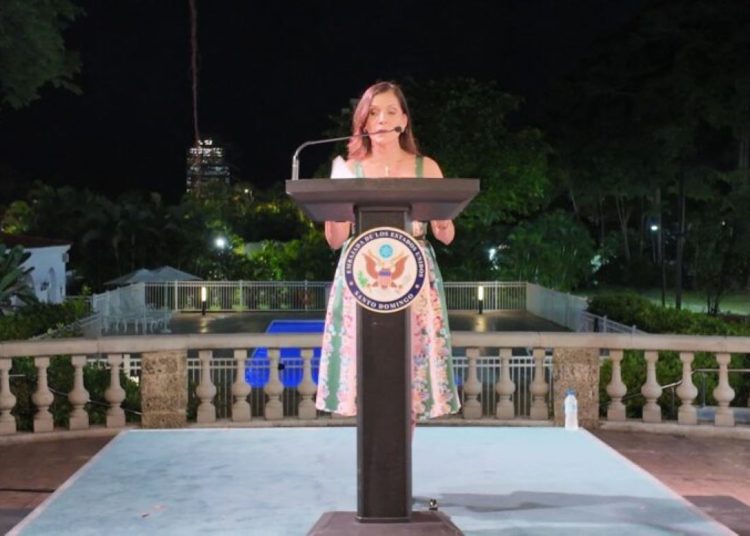 Con la incorporación de la República Dominicana, la coalición reúne a 43 países, que, según destacó la embajadora Campos.