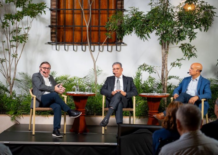 El encuentro ofreció un espacio de reflexión sobre la actividad sísmica y la historia geológica de la isla.