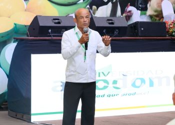 Agustín Báez señala el problema del agua como uno de los temas esenciales para la producción en San Juan.