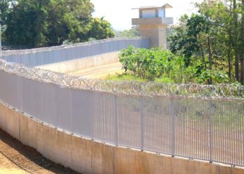 La edificación incluirá calles de patrullaje con un ancho conjunto de siete metros.