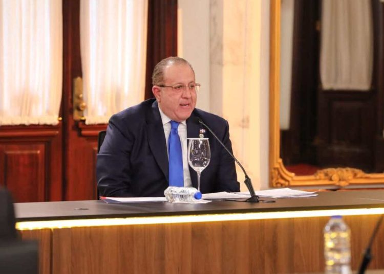 Díaz mantiene la proyección de crecimiento del país en 4.5% para el cierre del año.