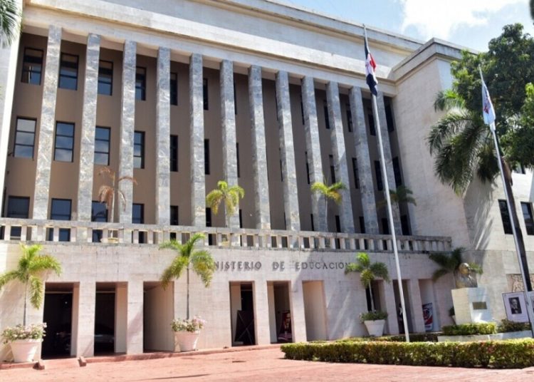 El informe destaca que 12% de estudiantes dominicanos de menor nivel socioeconómico se ubican entre el 25% de mejor desempeño en ciencias del país.