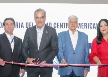 Abinader resaltó los avances en la construcción del puerto de Pedernales y la expansión del puerto de La Romana.