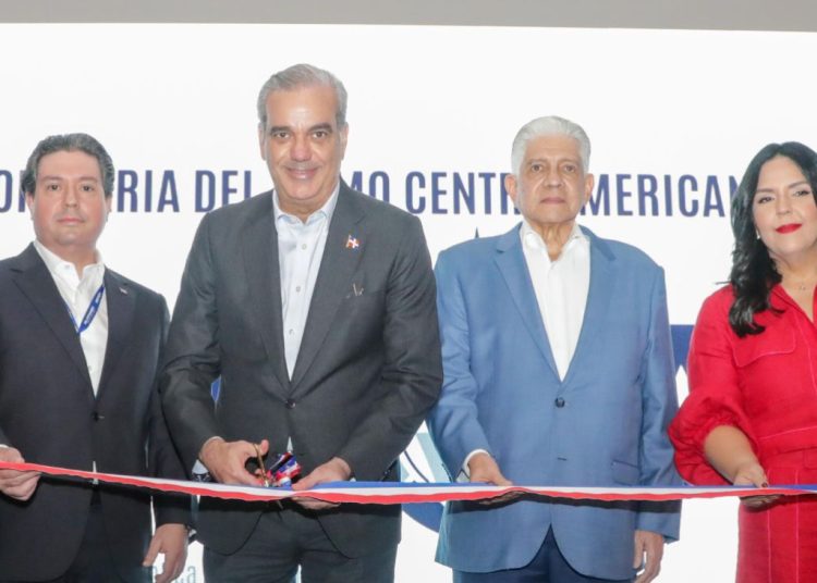 Abinader resaltó los avances en la construcción del puerto de Pedernales y la expansión del puerto de La Romana.