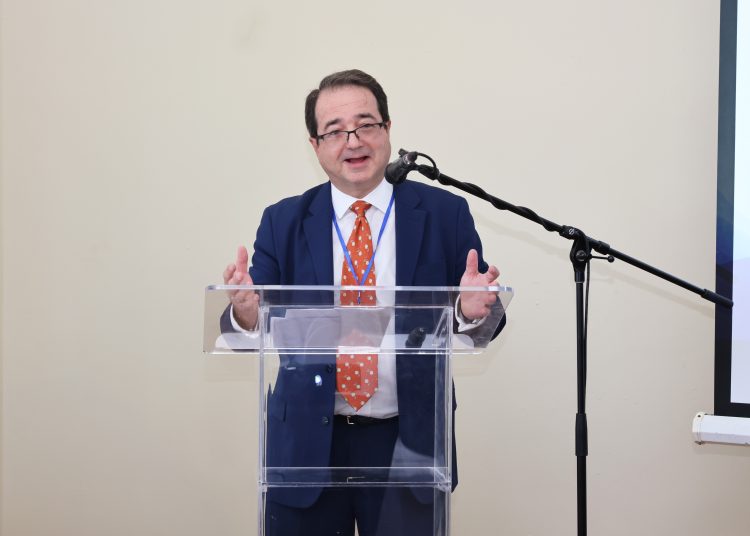 Espert explicó que se trata de pasar de una estrategia reactiva, basada en corregir los problemas una vez que ocurren.
