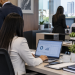 La actividad financiera requiere de empleados calificados, en su mayoría profesionales y con una mayoría de personal femenino.