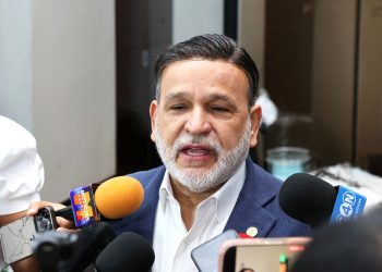 García afirmó que, según estimaciones del sector, la evasión atribuida a estos comercios supera los RD$80,000 millones anuales.