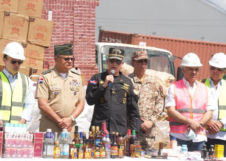 Orlando Jerez Espaillat, director del Ceccom, resalta que en menos de 90 días se han destruido mercancías ilícitas valoradas en RD$362 millones.