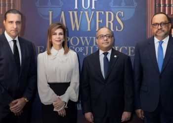 Mercado Media Network rinde mención especial a William C. Headrick, socio fundador de Headrick Rizik Álvarez & Fernández.