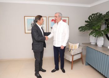 Abinader recibe al vicepresidente de Google Cloud para América Latina, Eduardo López.