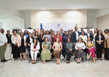 Representantes de las instituciones que integran el Gabinete de Mujeres, Adolescentes y Niñas durante la reunión ordinaria.