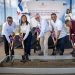 Autoridades del Gobierno, representantes comunitarios y de Barrick Pueblo Viejo participan en el acto de inicio de los trabajos.