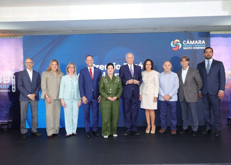 Alfonso Armenteros, Dolores Pozo Perelló, Mary Fernández, Daniel Peña, Lucile Houellemont, Marcos Troncoso, Isabel Ariza de Troncoso, Carlos Armenteros, Fernando Armenteros y Fantino Polanco.