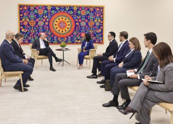 El canal estatal Venezolana de Televisión (VTV) indicó que el propósito de la reunión era "revisar mecanismos de cooperación técnica y financiera" de Venezuela con el BID.