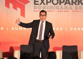 Parrado destacó la importancia de desarrollar corredores y plataformas logísticas ante los cambios en el comercio internacional.