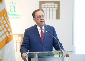Valdez Albizu destacó que 74 colaboradores participaron en la edición 2026 del diplomado.