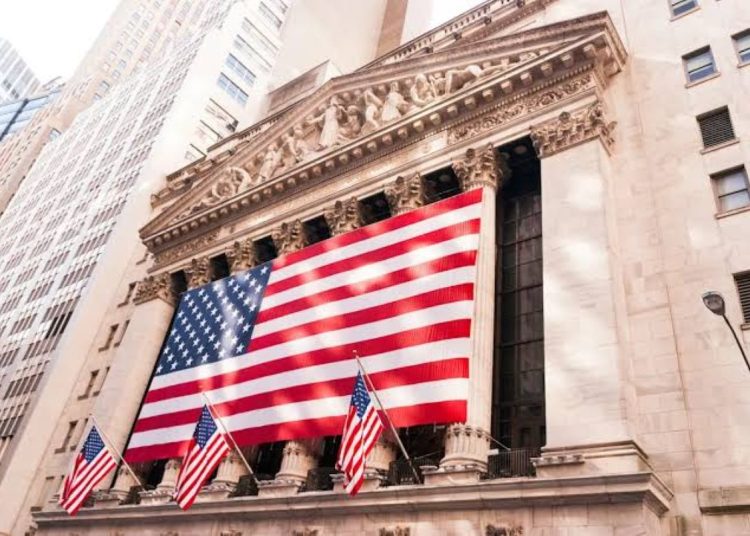Los analistas atribuyen el avance de los bonos a la expectativa de que la Fed lleve a cabo otra subida de tipos en octubre.