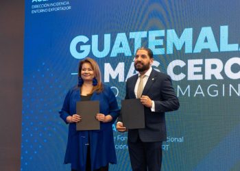 El acuerdo fue firmado por el primer vicepresidente de Aneih, Francis Mateo, y la gerente de Fomento Internacional de Exportaciones de Agexport, Paola Álvarez.