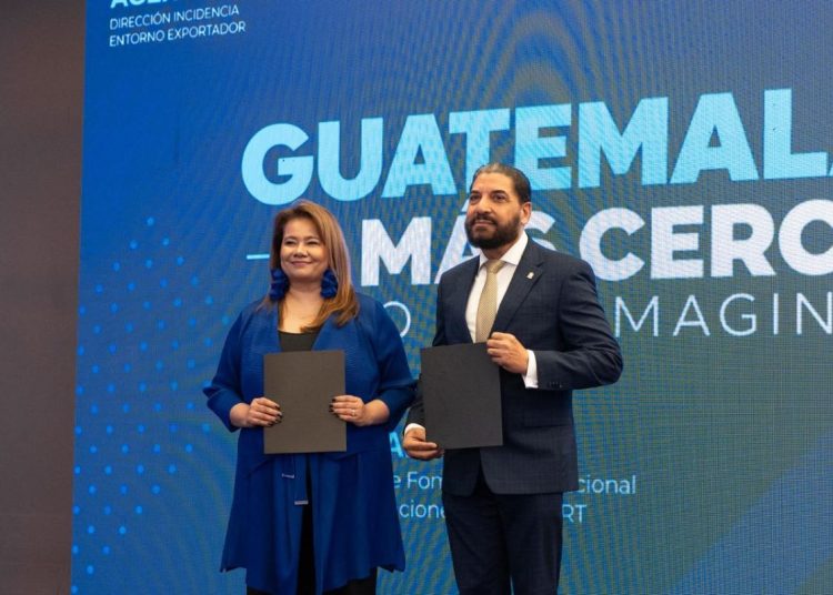 El acuerdo fue firmado por el primer vicepresidente de Aneih, Francis Mateo, y la gerente de Fomento Internacional de Exportaciones de Agexport, Paola Álvarez.