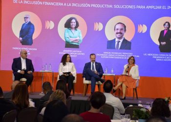 Fabrizio Gómez Mazara, Jennifer Lantigua, Manuel Rodríguez Troncoso y Mercedes Canalda de Beras-Goico.