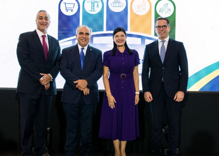 Celso Juan Marranzini, Cesar Dargam, Gabriel Diez y la ministra de Trabajo de Panamá.
