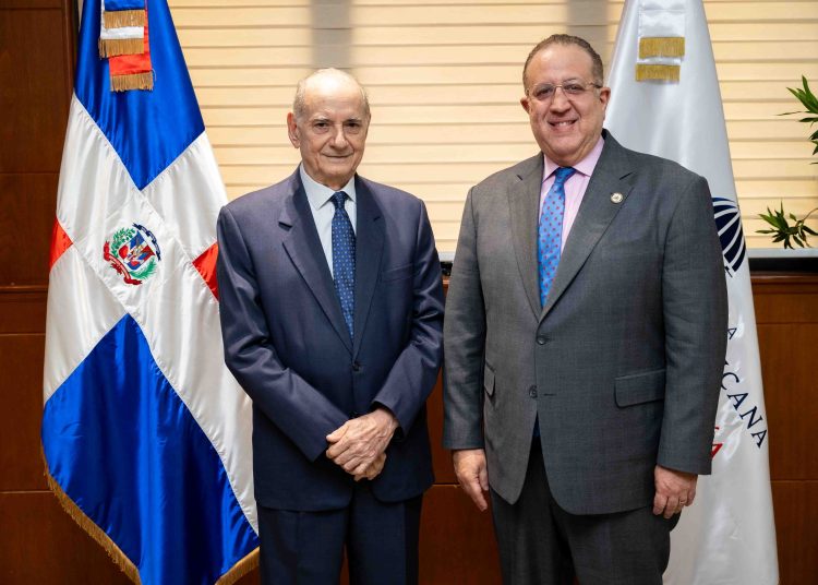 Magín Díaz y nuevo director de Juegos de Azar tras juramentación.