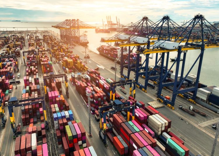 El crecimiento real acumulado estimado pasó de 2.05% en ese mes a 0.49% en abril, seguido de variaciones negativas de 0.33% en mayo, 0.29% en junio y 0.75% en julio.