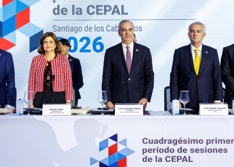 El presidente destacó que la pobreza monetaria descendió del 25% en 2019 al 14% en el primer semestre de 2026.