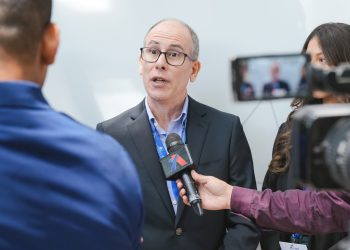 Marcelo Barthaburu explicó que los motores de Wärtsilä pueden responder rápidamente a los cambios en la disponibilidad de generación renovable.