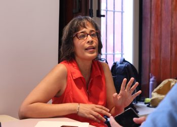 Vilma Cabrera retomó su archivo fotográfico años después de finalizar el tratamiento y comenzó a trabajarlo desde una perspectiva de sanación.