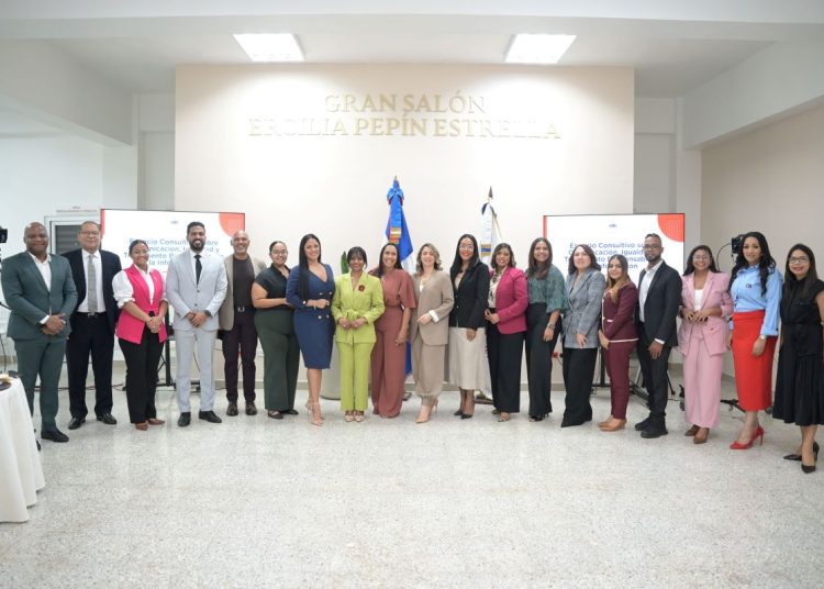 El espacio consultivo reunió a ejecutivos, ejecutivas y profesionales de la comunicación.