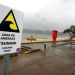 El estado de precaución implica que las personas deben alejarse al menos 80 metros de la línea de la costa.