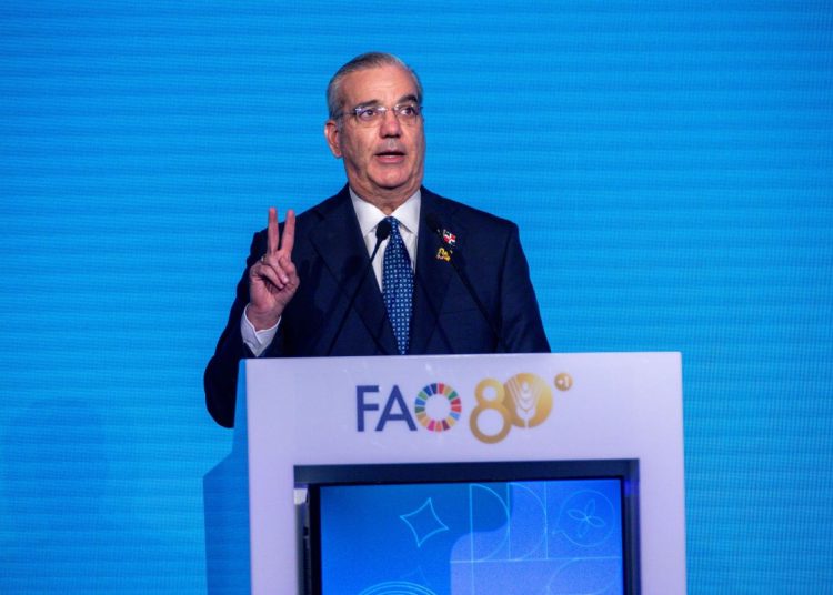 El jefe de Estado destaca que la pobreza monetaria descendió del 41.1% al 17.3% entre 2015 y 2025.