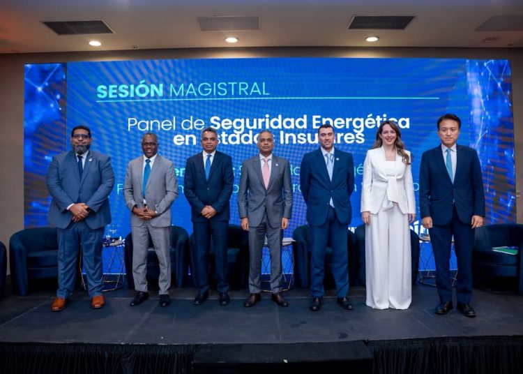 Representantes de organismos internacionales, expertos y actores del sector energético participaron en los debates sobre seguridad energética y transición energética durante la XI Semana de la Energía 2026.