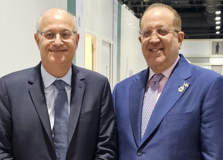 Magín Díaz y Ilan Goldfajn, durante un encuentro de trabajo en el marco de las reuniones anuales del FMI y el Banco Mundial en Bangkok, Tailandia.