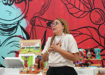 Lotys Acevedo tiene alrededor de 10 años de actividad comercial y unos 15 años vinculada a este trabajo.