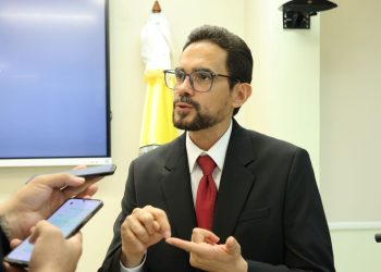 Kiero Guerra presentó el estudio “Mapas Educativos: geolocalizando las brechas del sistema educativo dominicano” en la Pontificia Universidad Católica Madre y Maestra (PUCMM).