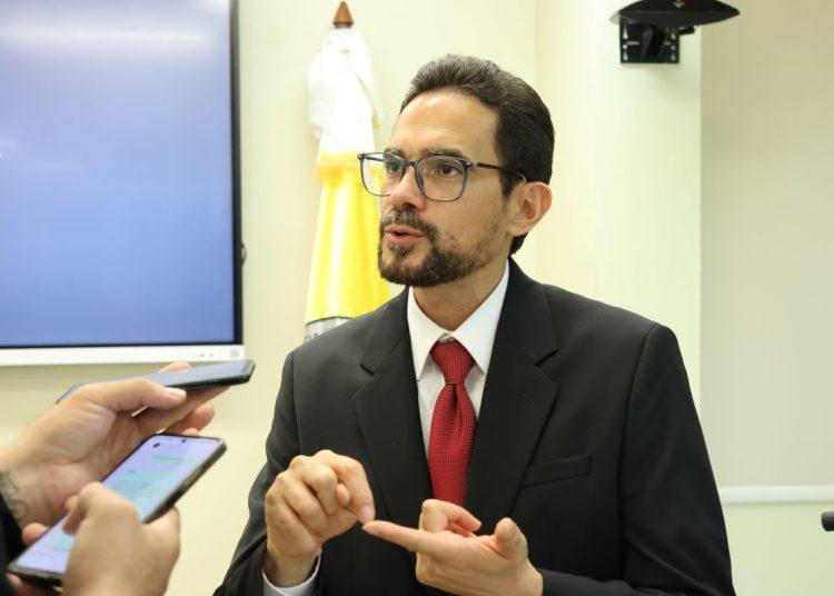 Kiero Guerra presentó el estudio “Mapas Educativos: geolocalizando las brechas del sistema educativo dominicano” en la Pontificia Universidad Católica Madre y Maestra (PUCMM).