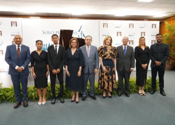 El acto estuvo presidido por el gobernador, Héctor Valdez Albizu.