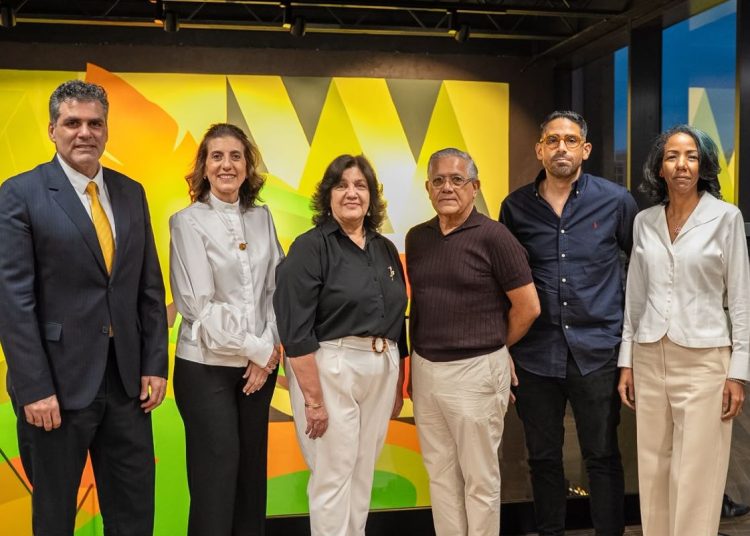 El encuentro se realizó en el showroom de Vanta, en Arroyo Hondo, bajo el tema “Desafíos de la arquitectura dominicana contemporánea”.