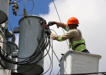 Las distribuidoras Edenorte, Edesur y EdeEste solo facturaron en enero-julio el 63.8% de la energía que les compraron a los generadores eléctricos.