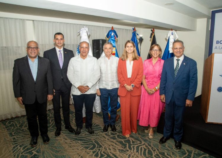 Fabricio Gómez Mazara, Omar Zacarías, Ricardo Canalda, Raúl Fuentes Milani, Ilsa Schmidt, Mercedes Canalda de Beras-Goico y Ernesto Morales.