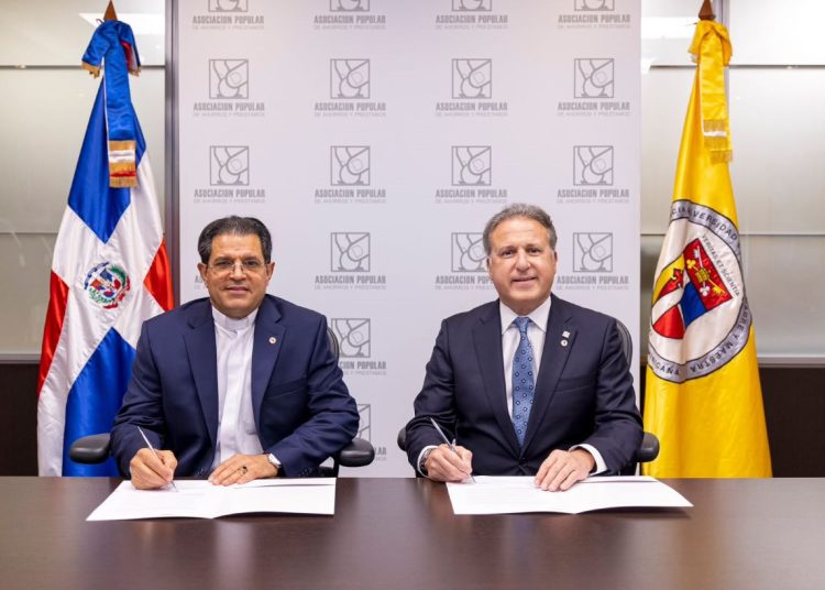 APAP y Pucmm firman acuerdo para desarrollar "El Colmado Inteligente".