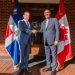 A su llegada a Canadá, el canciller Bisonó fue recibido por el embajador dominicano en esa nación, José A. Blanco Conde.