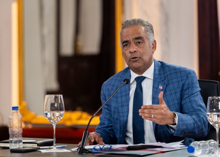 Joel Santos, explicó que la tarifa residencial varía según el consumo y puede pasar de RD$6.09 a RD$13.09 por kilovatio hora.