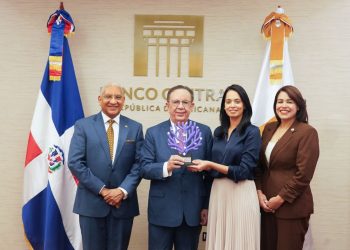 Ervin Novas Bello, Héctor Valdez Albizu, Liselotte Reyes y Lucidania Frías.
