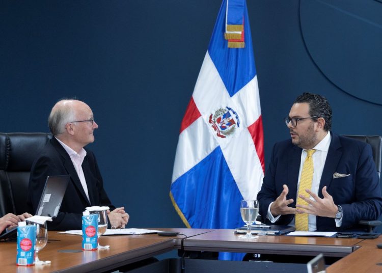 Enmanuel Cedeño Brea, superintendente de Bancos, encabezó el equipo que presentó la experiencia institucional en supervisión basada en riesgos.
